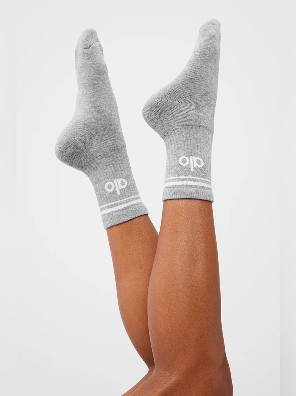 NWT Alo Yoga Unisex Half-Crew Throwback Sock Athletic Heather Grey/White - Picture 2 of 6